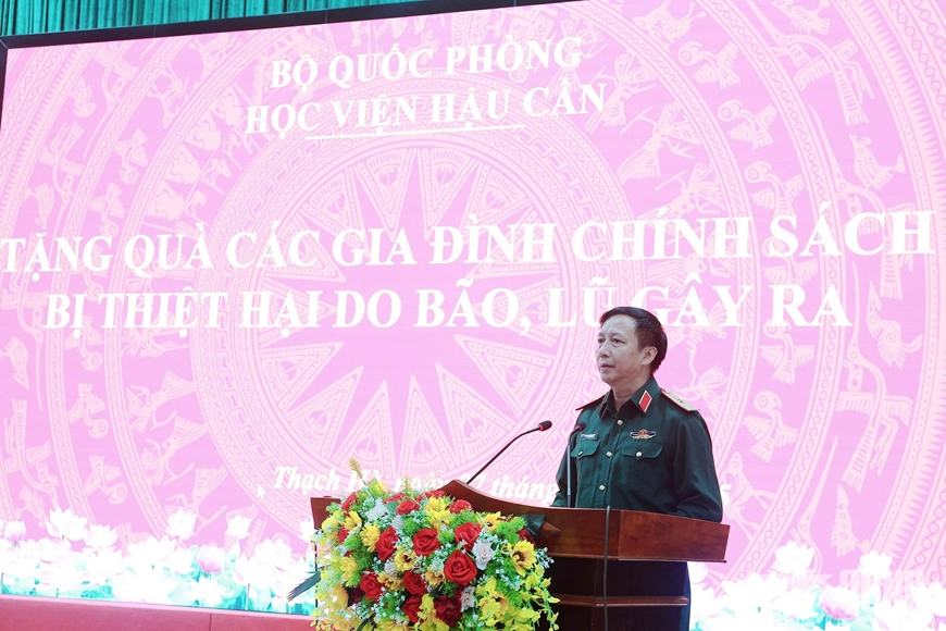 Học viện Hậu cần chung tay hỗ trợ nhân dân Hà Tĩnh khắc phục hậu quả bão lũ